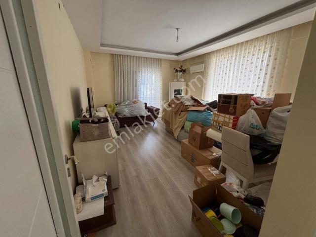 Uygun Cok Acil Satılık 3+1 Daire140m2 1 Kat Asansörlü 6 Yaşında