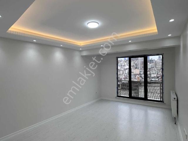 Uygun Emlaktan Satılık 3+1 Merkezi Konum Boş Daire