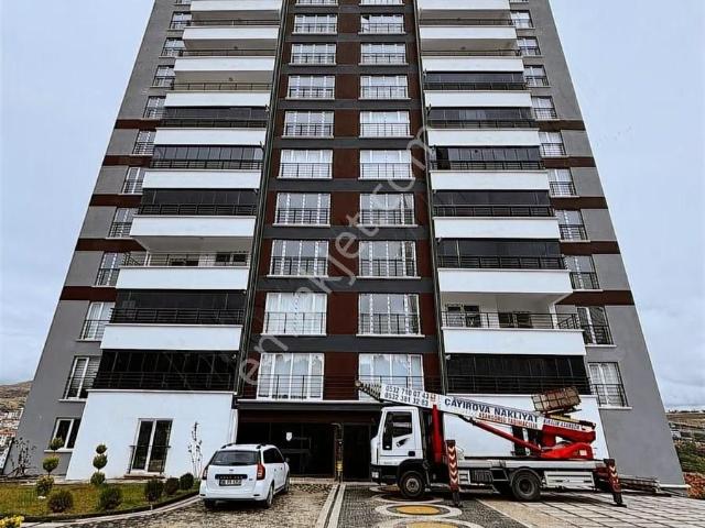 Uygun Fiyatlı Ve Lüks İkisi Bir Arada 4,5+1 Giyinme Odalı Satılı