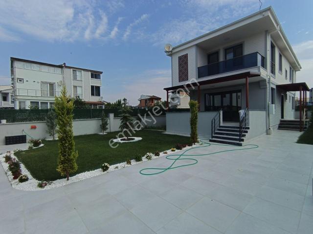 Tekirdağ Yeniçiftlikte Yazlık 5+1 Doğalgazlı Müstakil Villa