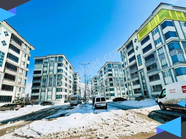 Uygur Kent Sitesinde 3+1 Krediye Uygun Satılık Masrafsız Daire