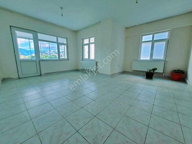 Uytun'dan Akçay Altınkum'da Doğalgazlı Arakat Kiralık 3+1 Daire