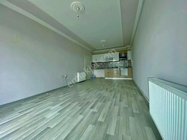 Uytundan Burhaniye Bahçelievler'de Asansörlü Arakat Kiralık 1+1