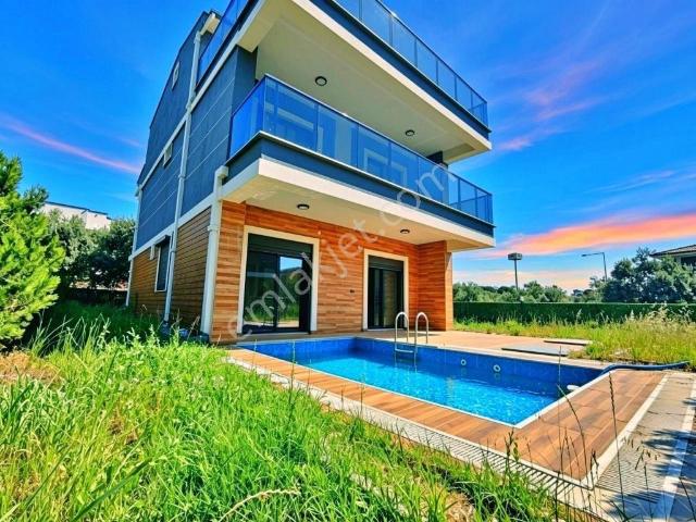 Uytundan Gürede Müstakil Havuzlu Ultra Lüks 5+1 Satılık Villa