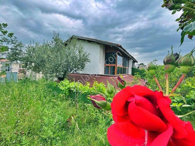 Uytundan Pelitköyde Denize 300 Metre Bahçe Kullanımlı 2+1 Villa
