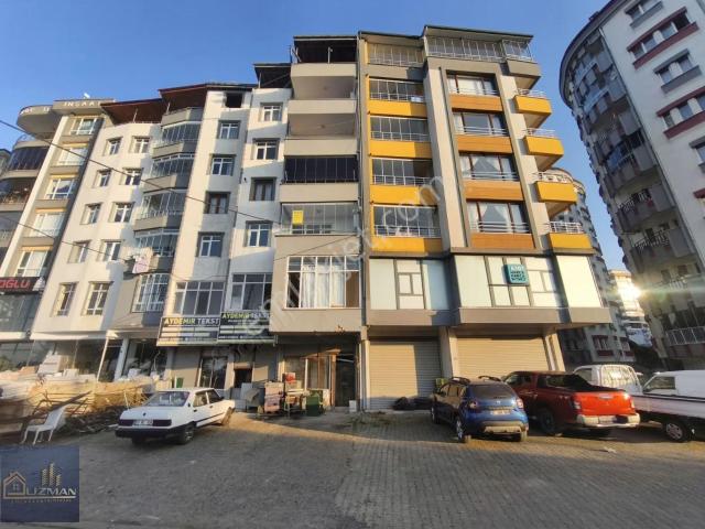 Uzman Emlak'tan Güzelyalı'da Deniz Manzaralı Satılık Daire