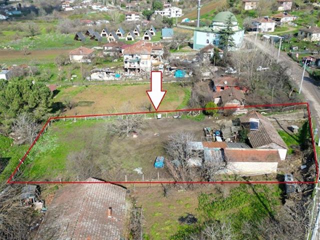 UZMANLAR'DAN ALTINOVA AYAZMA KÖY EVİ VE 1549 M2 ARSASI