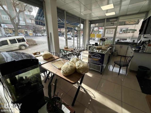Uzay Konak'ta Satılık Köşe Dükkan 2 Katlı, 70m²