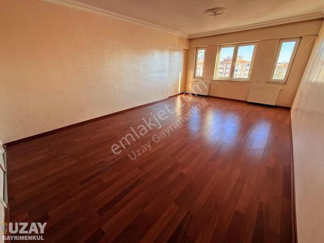 Uzaydan Atatürkde Satlık Geniş Bakımlı Daire