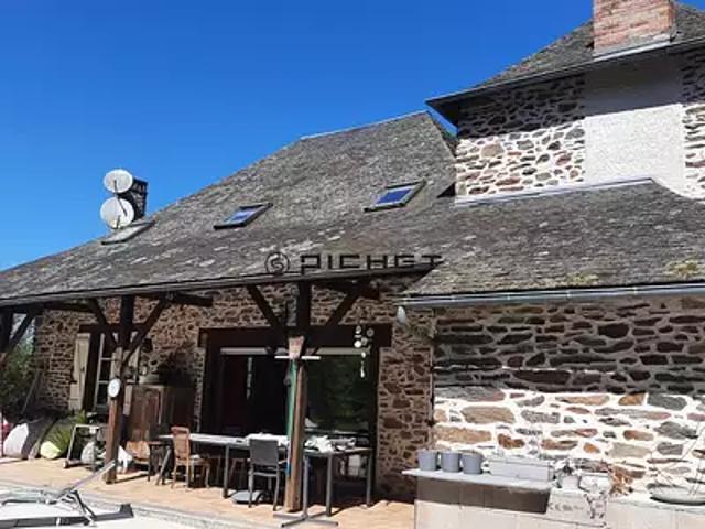 Uzerche 19140 Achat / Vente maison 7 pièces t7 au dernier étage piscine