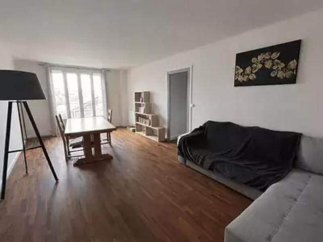 Uzerche 19140 Location appartement 3 pièces t3 au dernier étage