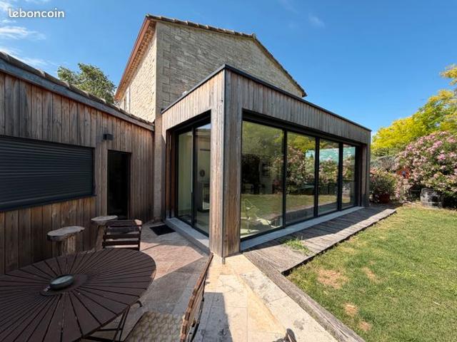 Uzès, maison de charme avec piscine et dépendance