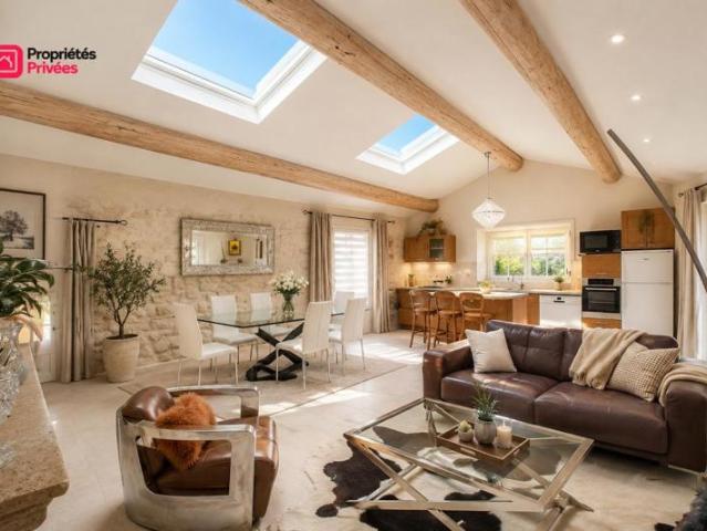 UZES: A 5 minutes d'Uzès, magnifique maison en pierre rénovée avec terrasse tropézienne, 3 chambres, Grand séjour, et garage exceptionnel de 90 m²