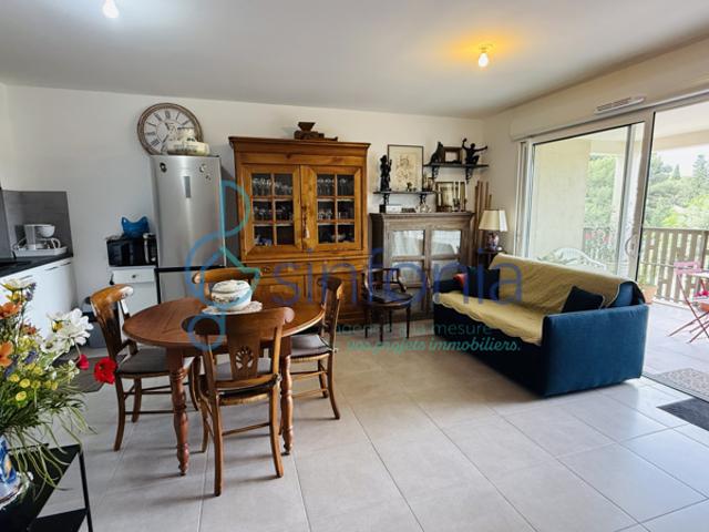 Uzès à pied, appartement de standing avec terrasse & piscine