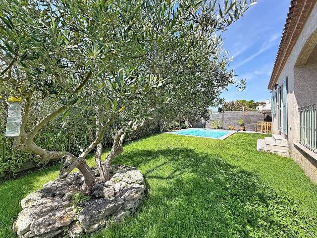 Uzès à pied du centre historique villa de plain pieds avec p. 127m² Uzès