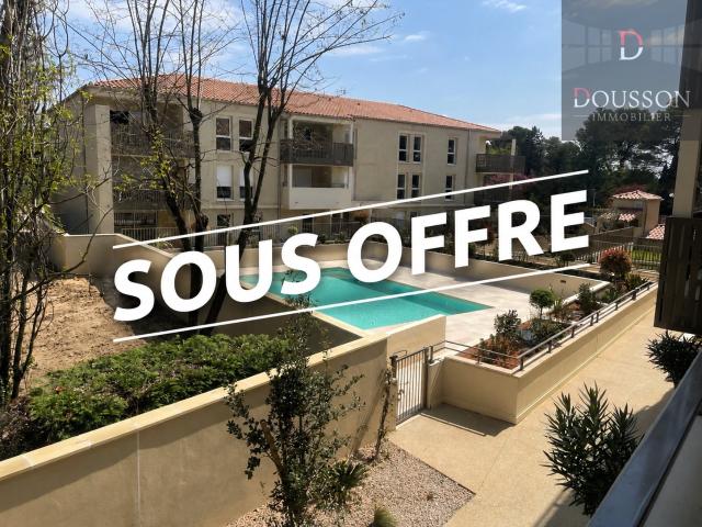UZES A PIED, RESIDENCE SECURISEE AVEC PISCINE