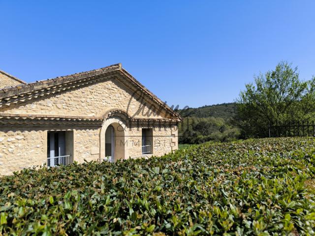 UZES Appartement dans résidence sécurisée avec piscine