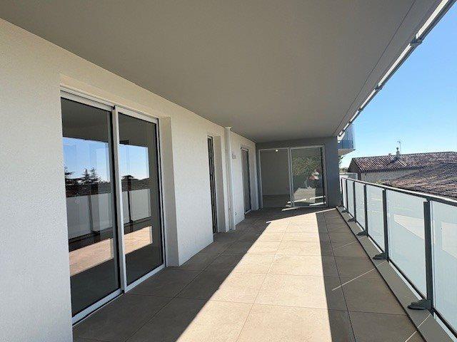 Uzes, appartement de standind 3 pièces, terrasse e parkings 83m² Uzès