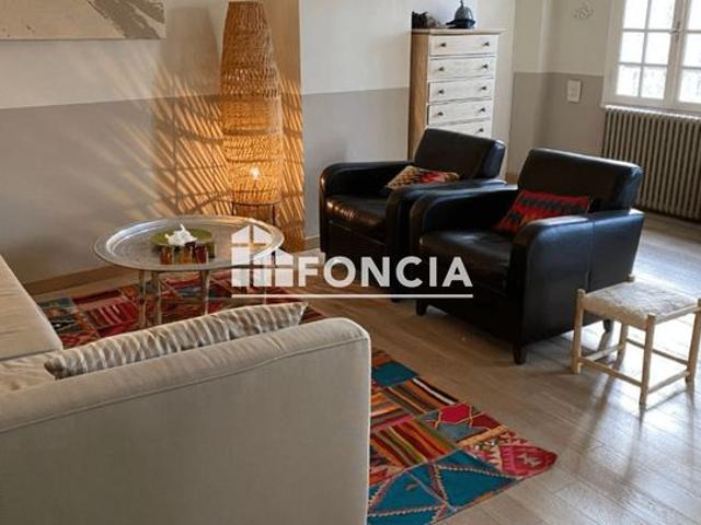 Uzès Appartement T2 de 58 m² sur la mythique Place aux Herbes