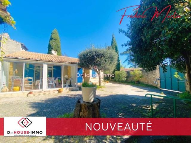 Uzès centre, ensemble immobilier de 196 m² comprenant une maison de 114 m² + deux dépendances de 70 m² et 12 m² au calme sur un terrain piscinable