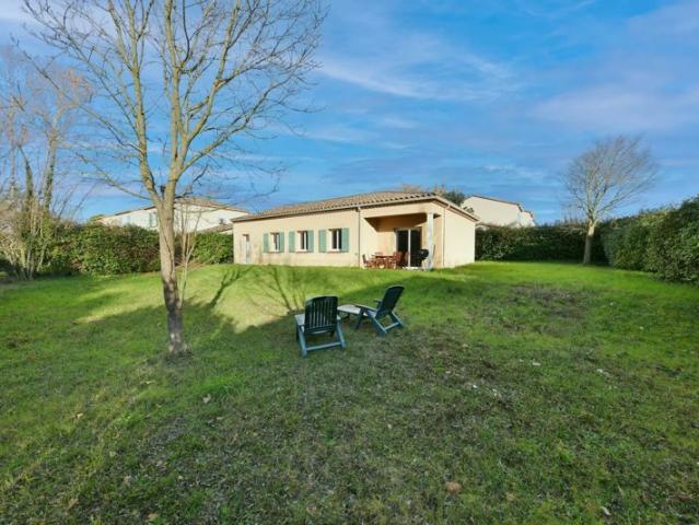 Uzès centre historique 3 km: Villa de plain pied de 105 m² sur un terrain de 821 m²