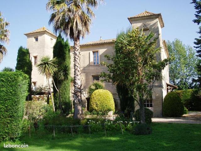 UZÈS — Château 18ème · 915 m² · Parc 1 ha · 1 990 000
