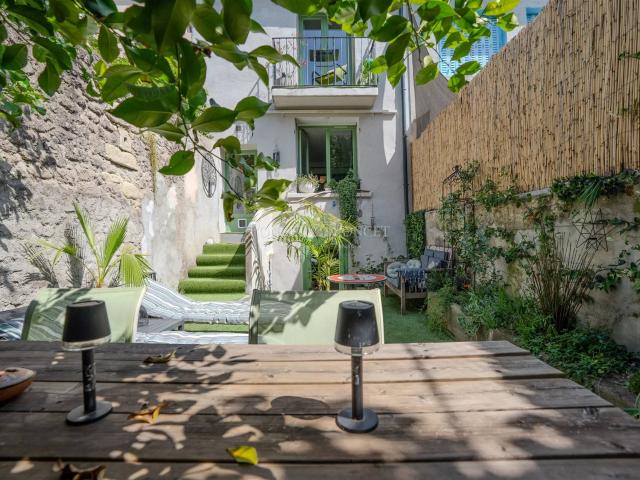 Uzès – Demeure de charme rénovée à deux pas de la Place aux. 147m² Uzès