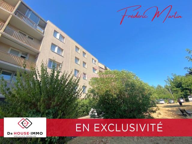 Uzès à pied, en nouveauté et exclusivité appartement de 77 m² propre et lumineux avec 3 chambres, terrasse et garage