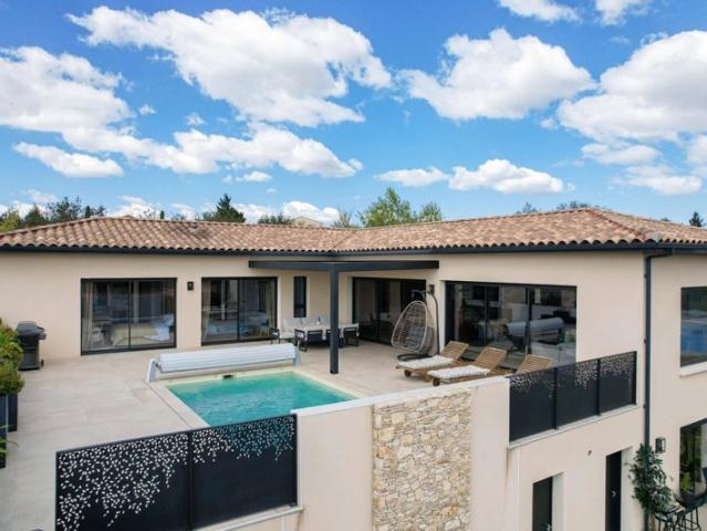Uzès: Propriété contemporaine avec vues panoramiques
