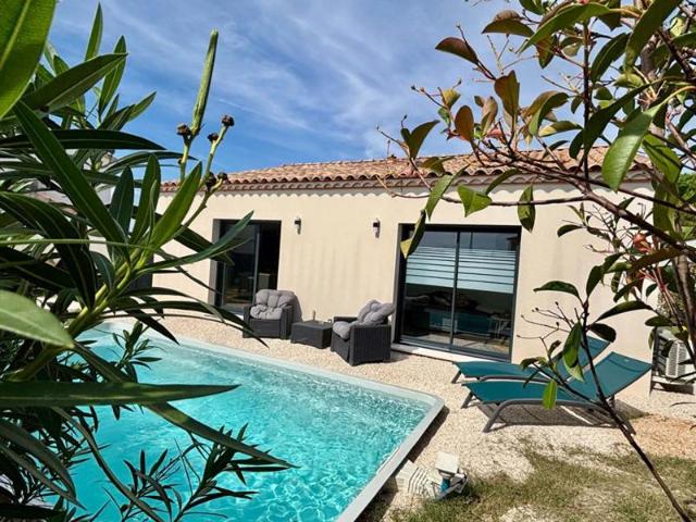 Uzès: Villa récente avec jardin et piscine