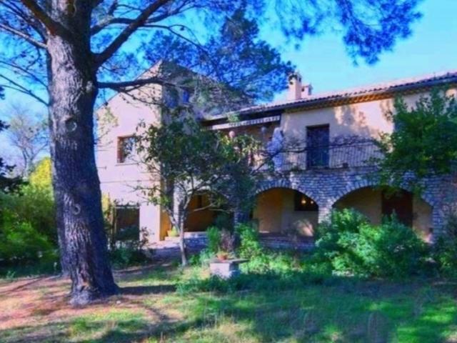 UZES VILLA T9 242 M2 PISCINABLE GRAND GARAGE JARDIN 1655 M2 595 000€