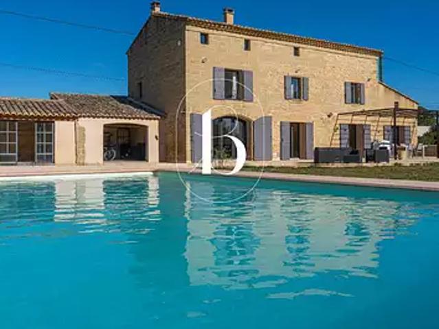 Uzès 30700 Achat / Vente maison 6 pièces t6 au dernier étage piscine