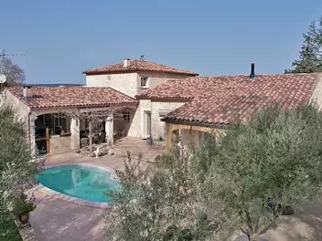Uzès 30700 Achat / Vente maison 8 pièces t8 au dernier étage piscine