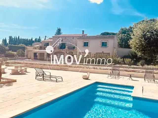 Uzès 30700 Achat / Vente maison 8 pièces t8 piscine parking