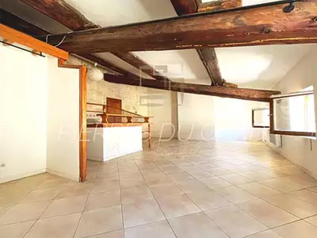 Uzès 30700 Achat / Vente appartement 2 pièces t2 au dernier étage terrasse