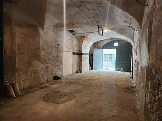 Uzès 30700 Achat / Vente divers