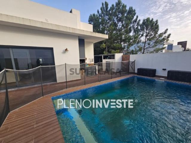 V3+ 1 Térrea Isolada com piscina na Quinta de Valadares