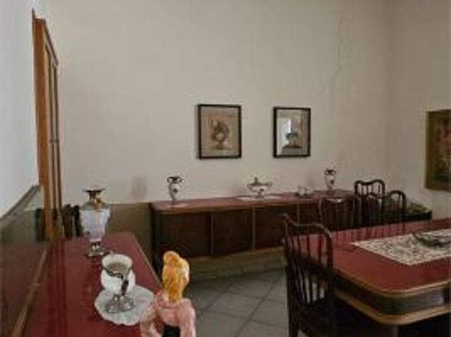 V004435 VENDESI APPARTAMENTO 130 MQ 1PIANO CENTRO STORICO