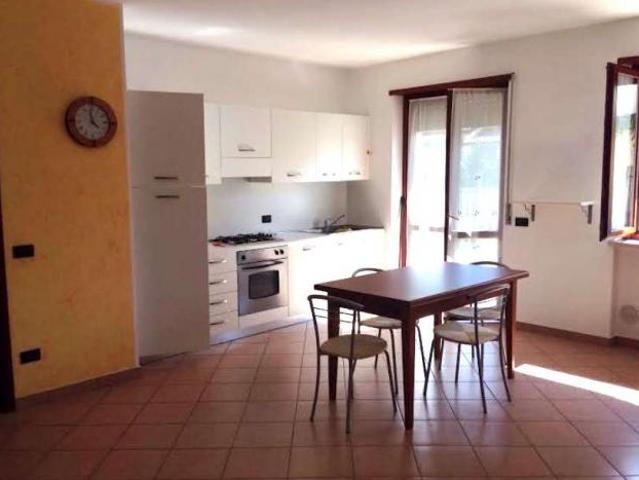 V005425 BILOCALE CON GIARDINO PRIVATO E GARAGE DOPPIO!