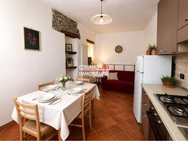 V000854 AURANO, PALAZZO RISTRUTTURATO COMPOSTO DA DUE APPARTAMENTI