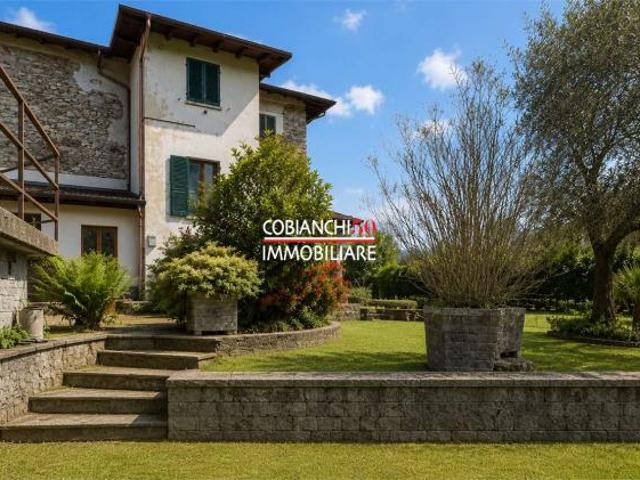 V000862 BEE, PALAZZO COMPOSTO DA TRE APPARTAMENTI CON GIARDINO E VISTA