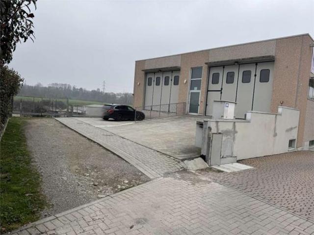 V000975 MEDA vendiamo CAPANNONE di recente costruzione