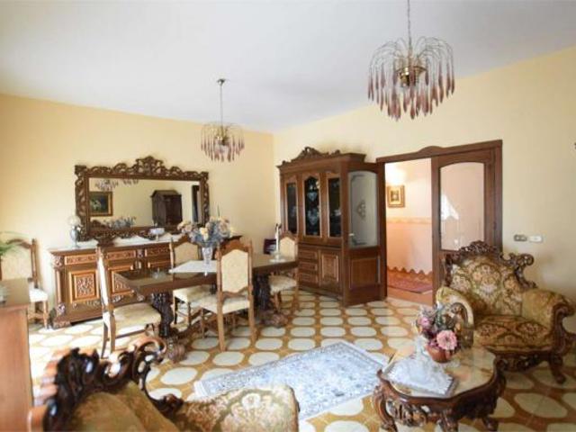 V002618 VENDESI APPARTAMENO DA 140 MQ