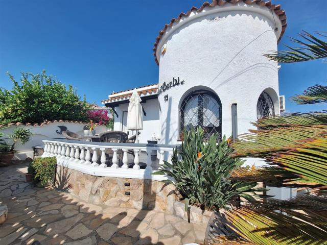 V0888 Casa con 2 dormitorios y jardín en zona tranquila 75m² Empuriabrava
