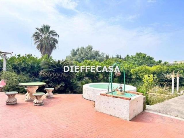 V2613 In vendita Marsala casa singola con magazzini