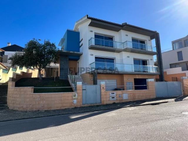 Moradia V4 com piscina, Bairro Alto das Eiras em Santa Iria de Azóia