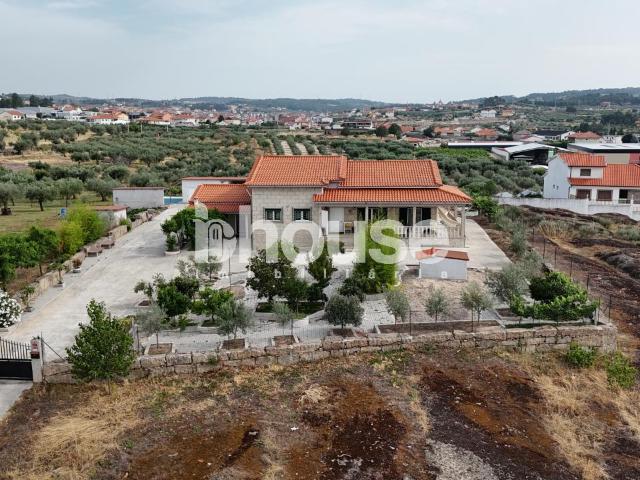 V4 Moradia Isolada em Valpaços