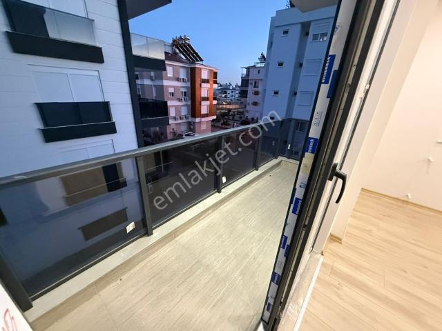 V.karşıyakada Mükemmel Konum Daire İskanlı Sıfır 2+1
