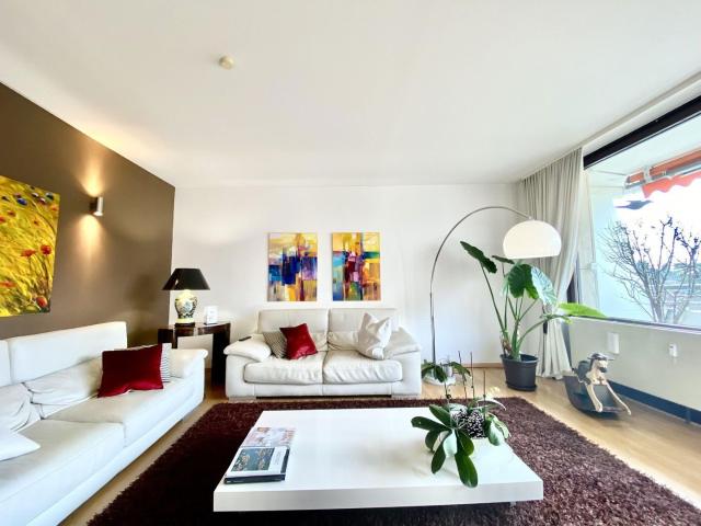 v. Privat: Frankfurt Sachsenhausen, 5 ZKB Wohnung, 141 m2, 2 Balkone, 2 Tiefgaragen Stellplätze