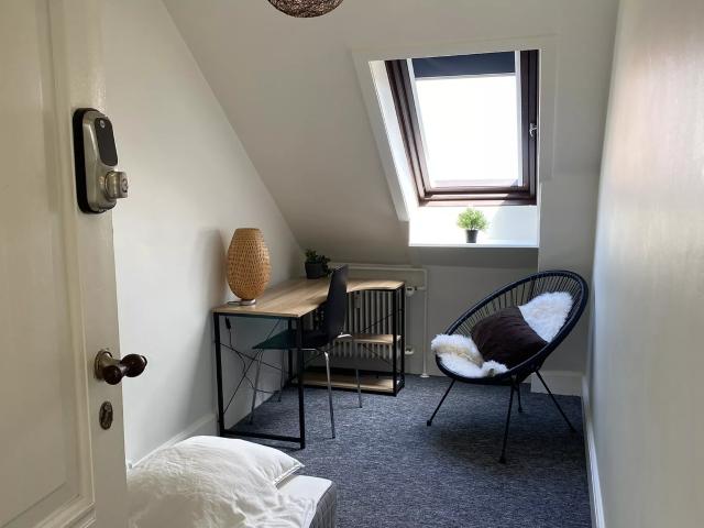 Værelse med egen indgang og toilet/bad centralt i Roskilde